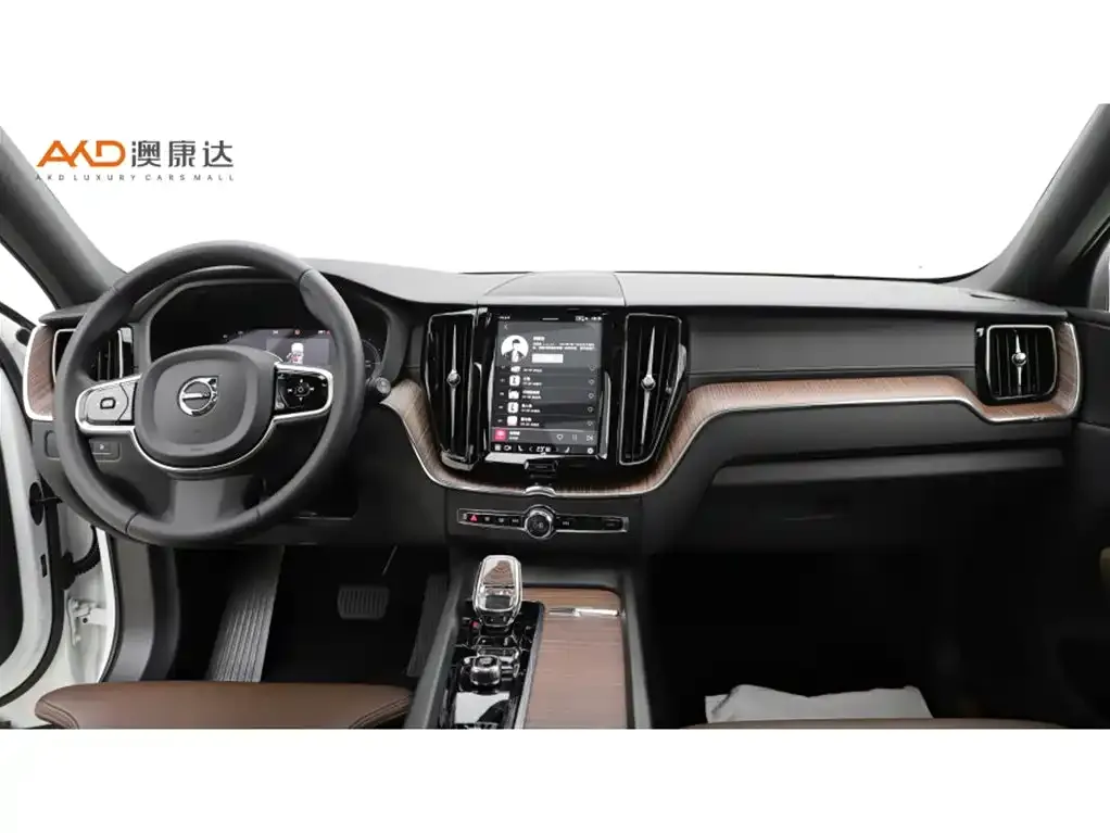 Volvo XC60 PHEV 2024 из CN, фото 3