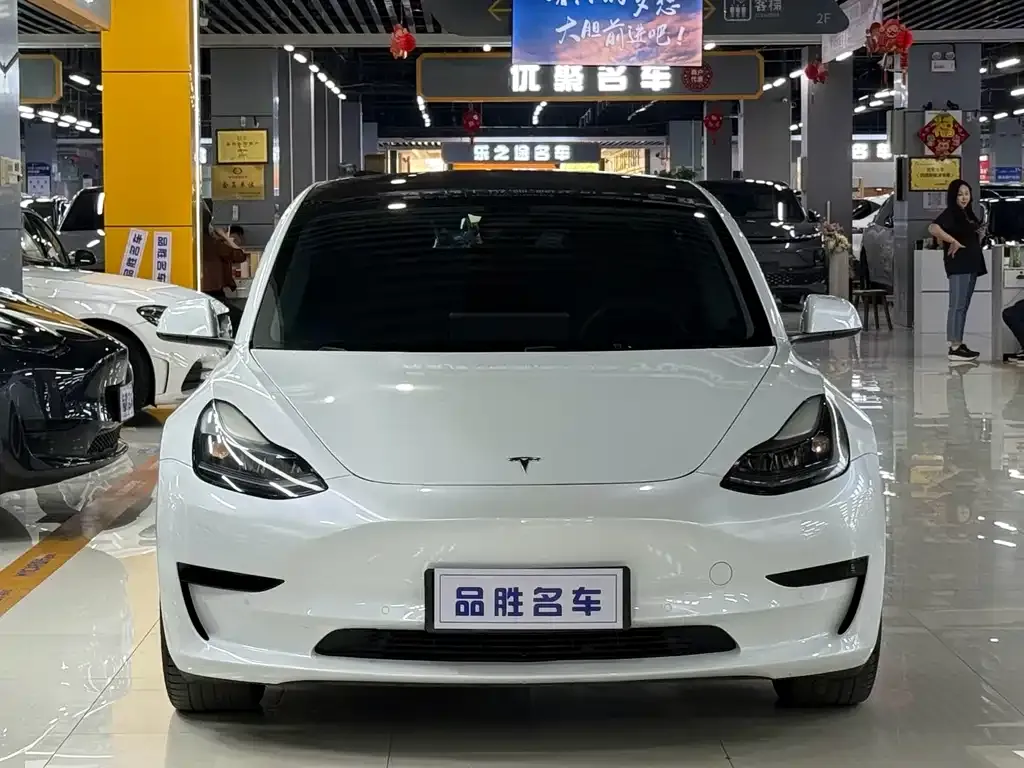 Tesla Model 3 — фото 5