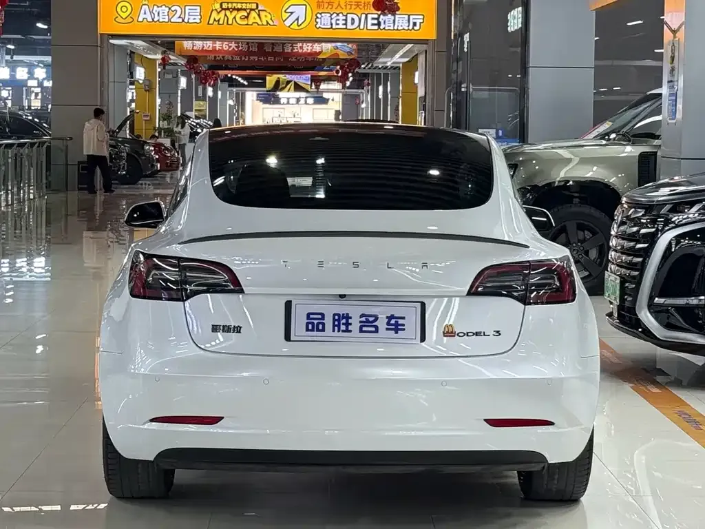 Tesla Model 3 — фото 2