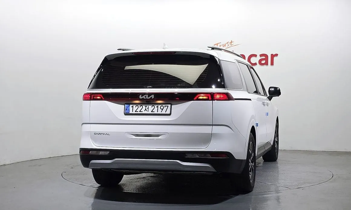 Kia Carnival — фото 4