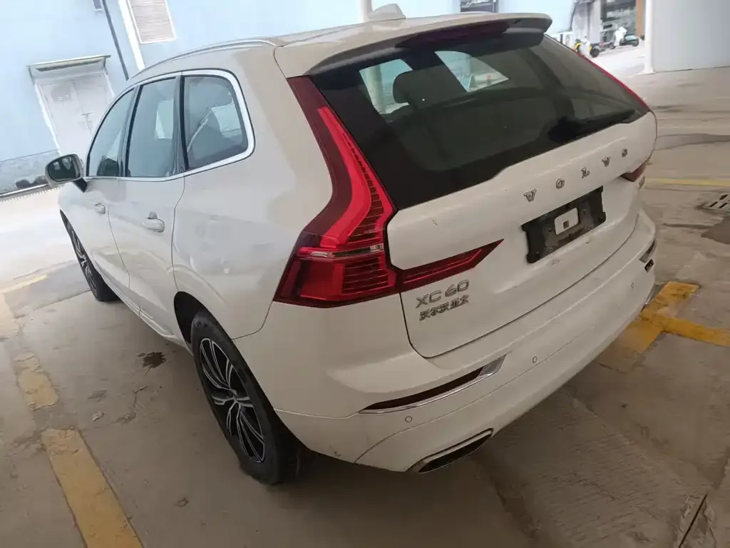 Volvo XC60 — фото 2
