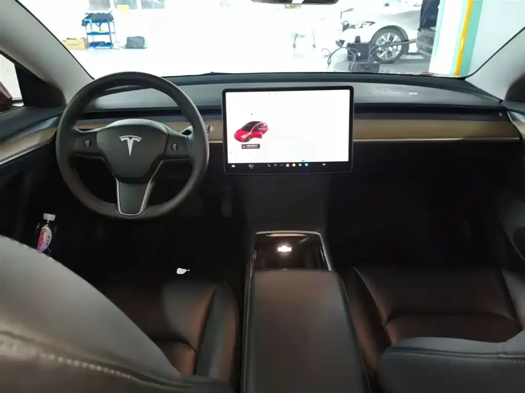 Tesla Model 3 — фото 3