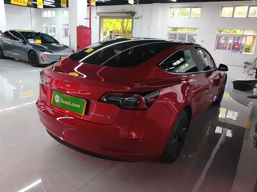 Tesla Model 3 — фото 7