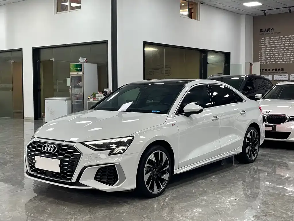 Audi A3 — фото 1