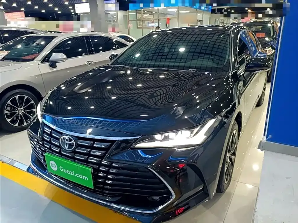 Toyota Avalon — фото 1