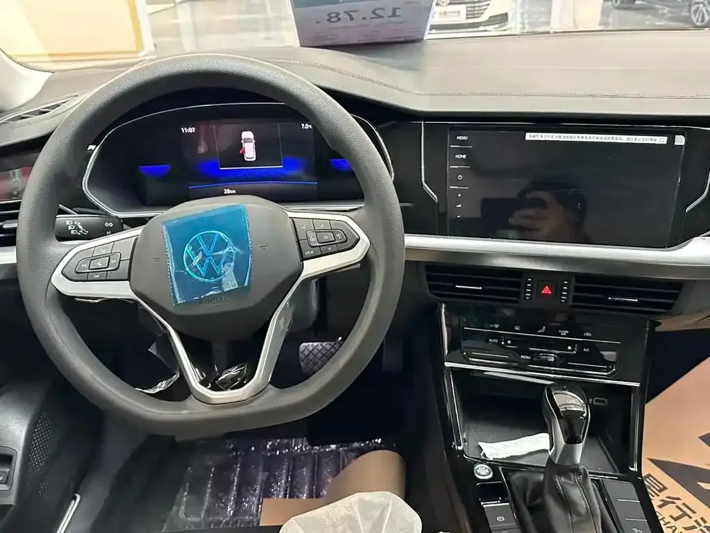 Volkswagen Passat New Energy — фото 10