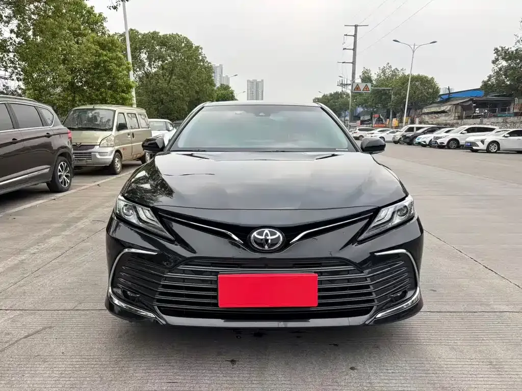 Toyota Camry — фото 8