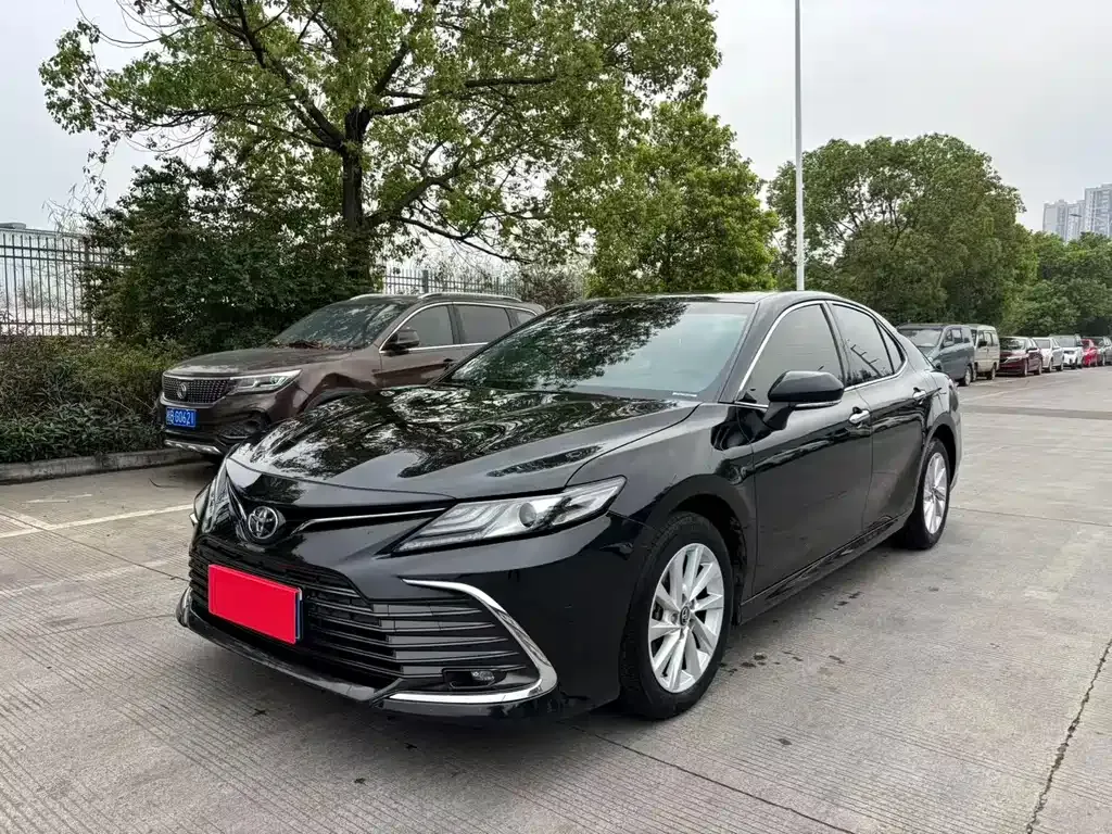 Toyota Camry — фото 7