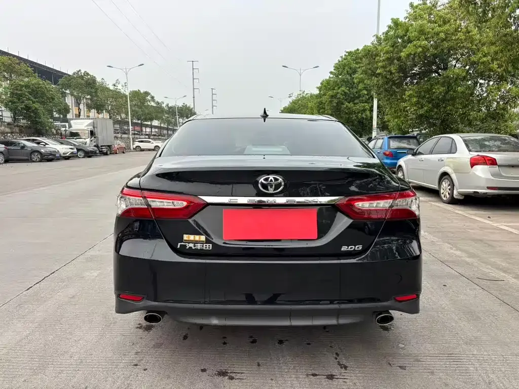 Toyota Camry — фото 4