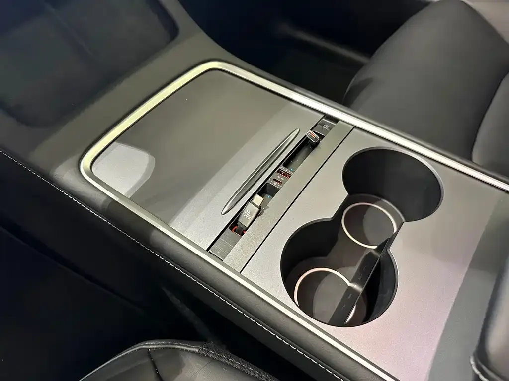 Tesla Model Y 2024 из CN, фото 4