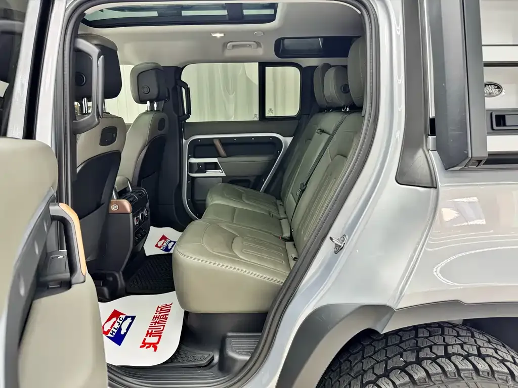Land Rover Defender — фото 6
