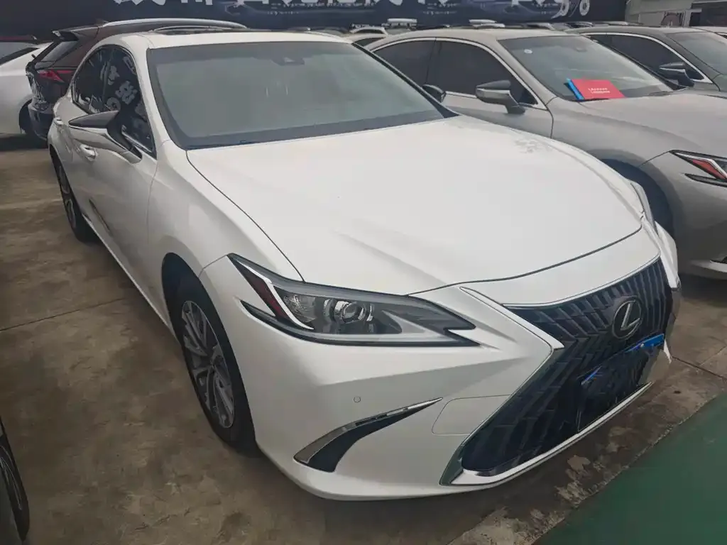 Lexus ES 2023 из CN, фото 2