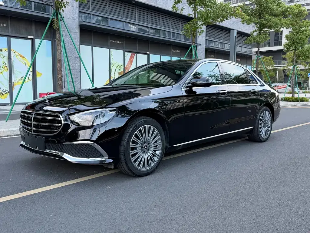 Mercedes-Benz E-Class — фото 1