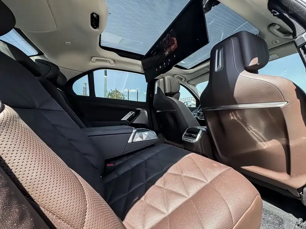 BMW 7 Series 2024 из CN, фото 6