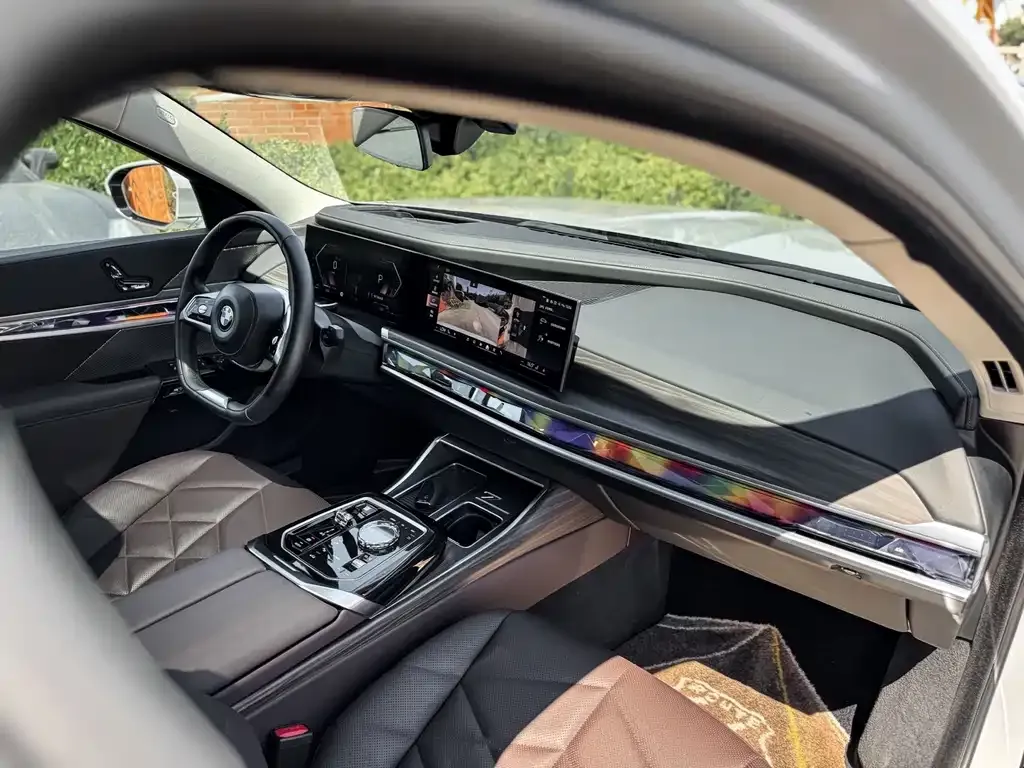 BMW 7 Series 2024 из CN, фото 3