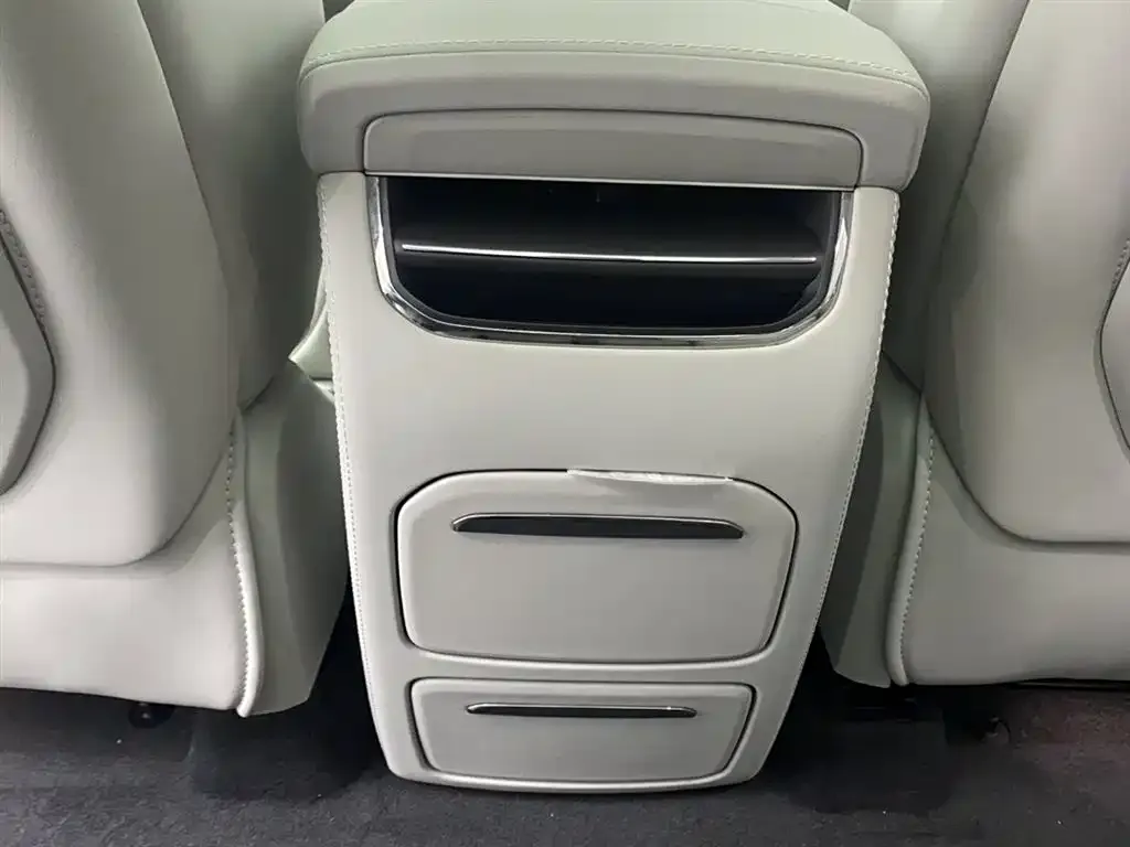 Volvo EM90 2026 из CN, фото 4