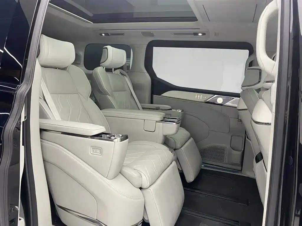 Volvo EM90 2026 из CN, фото 7