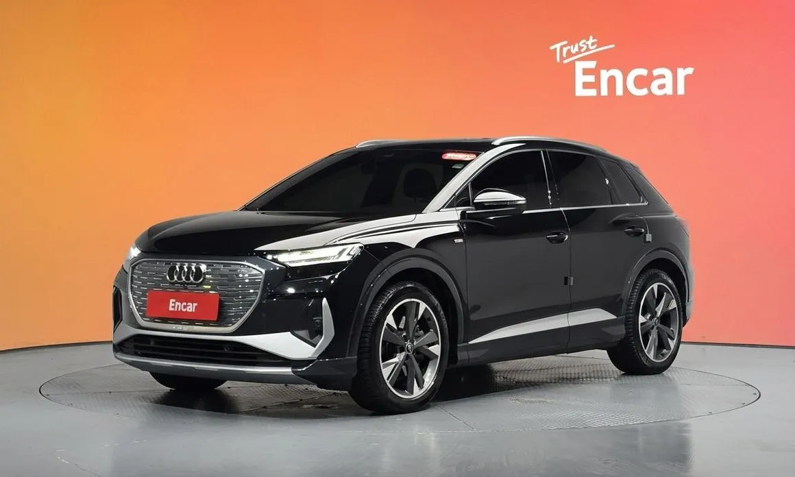 Audi Q4 e-tron — фото 1