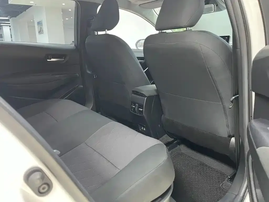 Toyota Corolla 2023 из CN, фото 2