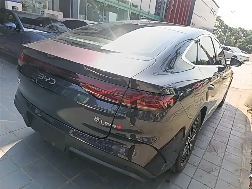 BYD Qin L — фото 6