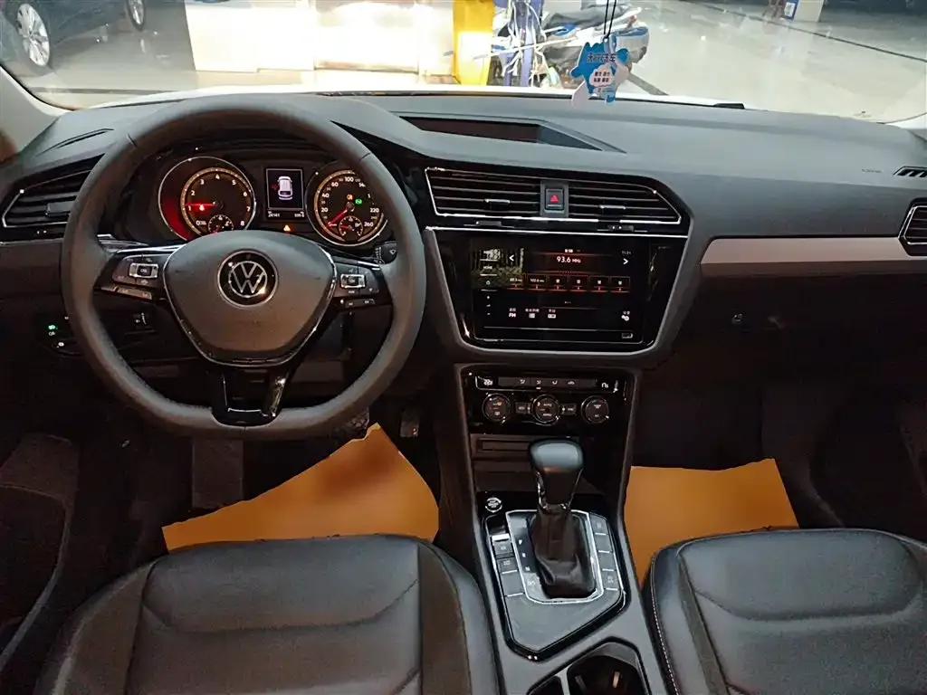 Volkswagen Tiguan L — фото 5