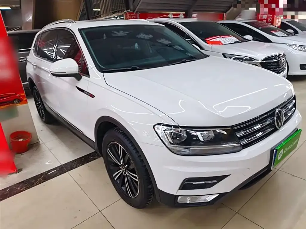 Volkswagen Tiguan L — фото 6