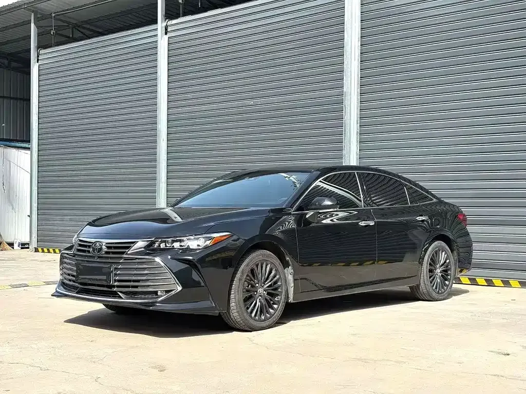 Toyota Avalon — фото 1