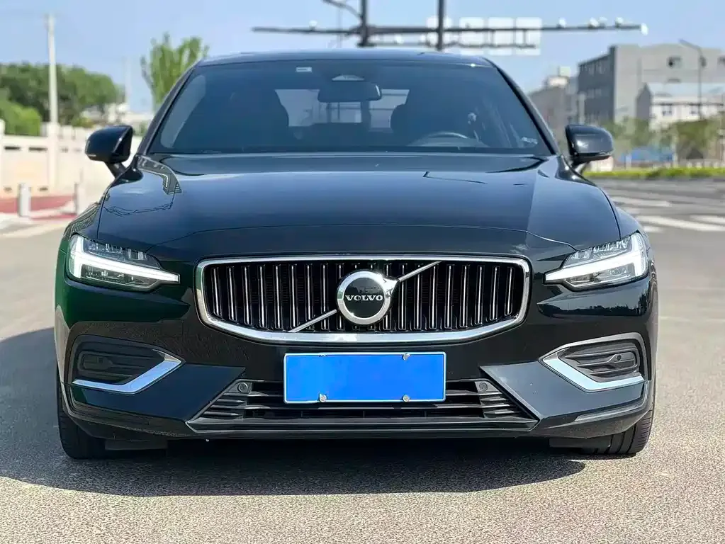 Volvo S60 — фото 9