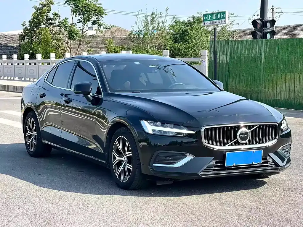 Volvo S60 — фото 7