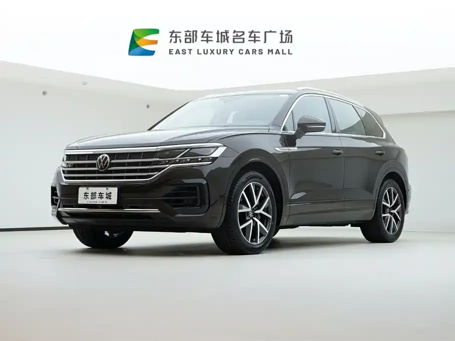 Volkswagen Touareg — фото 1
