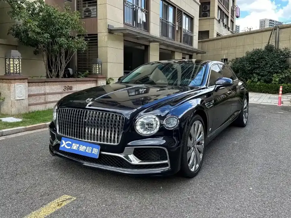 Bentley Flying Spur — фото 1