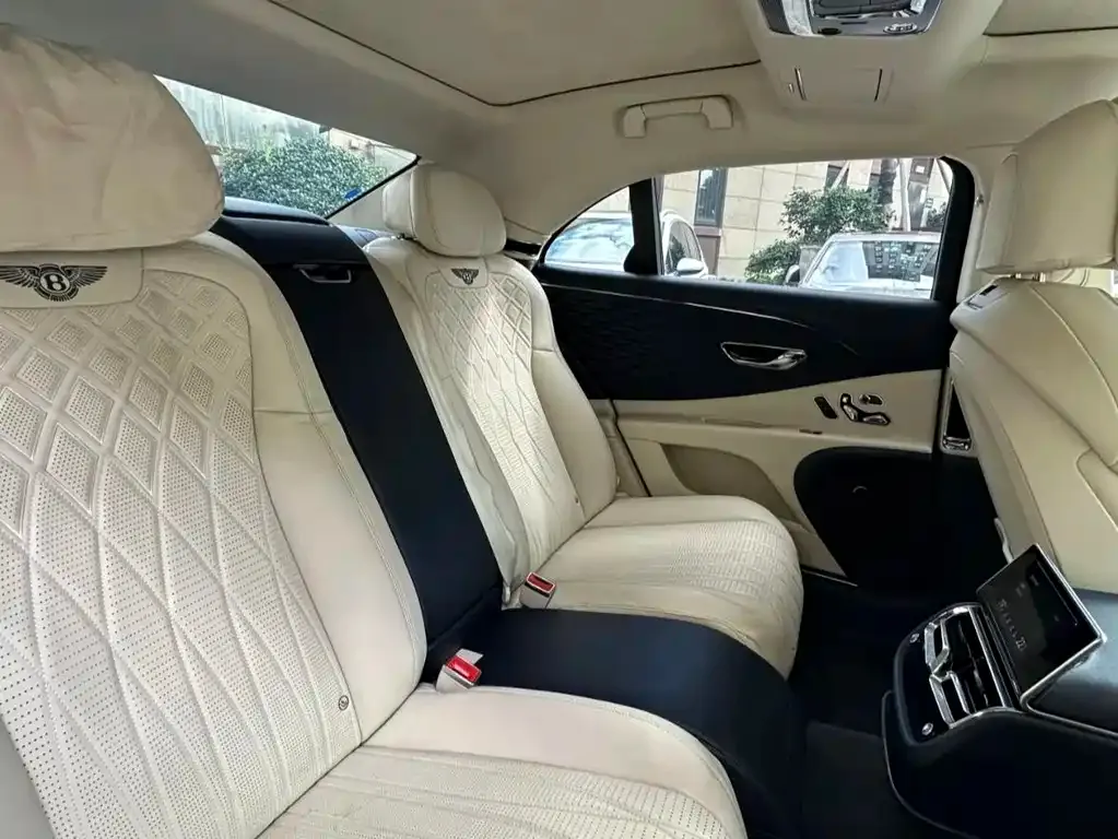Bentley Flying Spur — фото 5