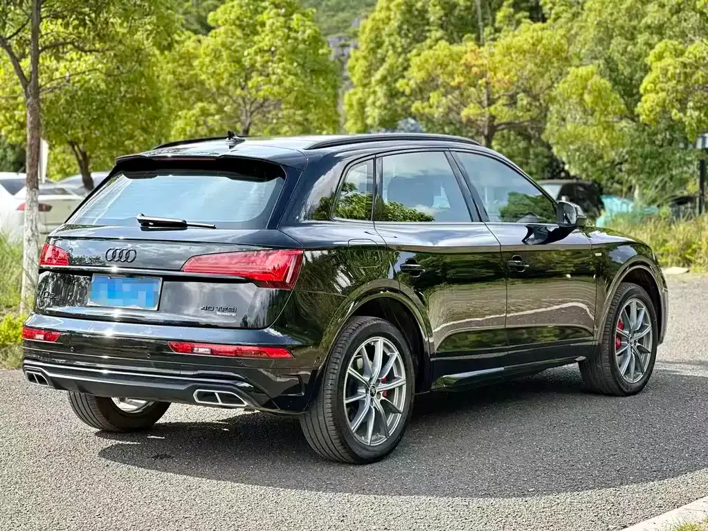 Audi Q5L — фото 6