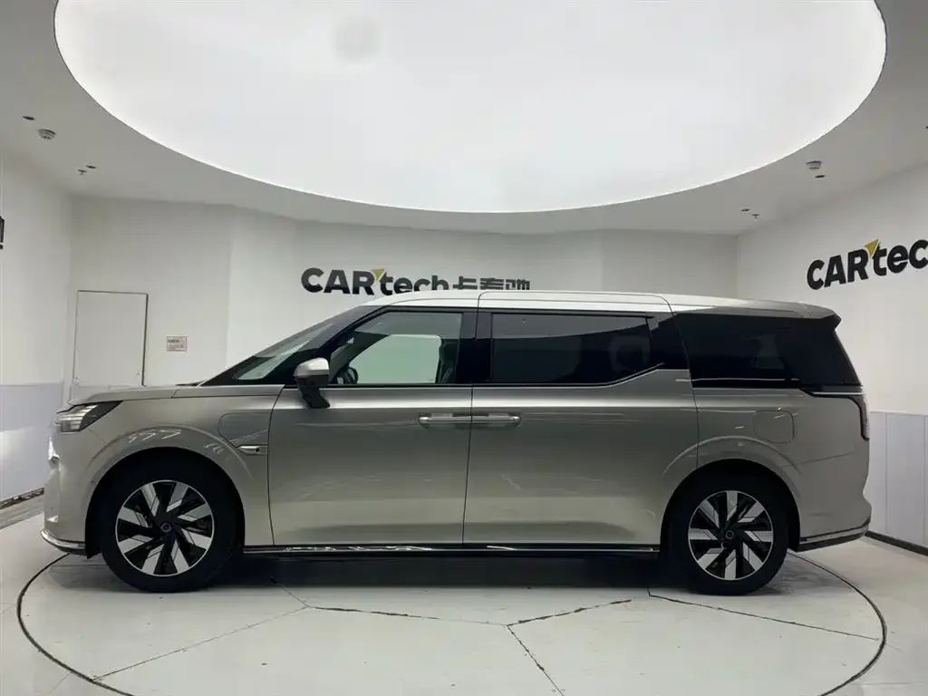 Volvo EM90 2026 из CN, фото 10