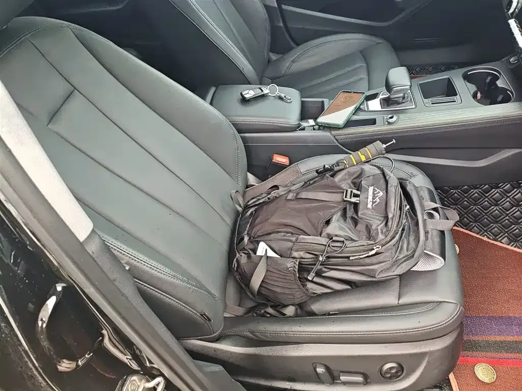 Audi A4L 2022 из CN, фото 4
