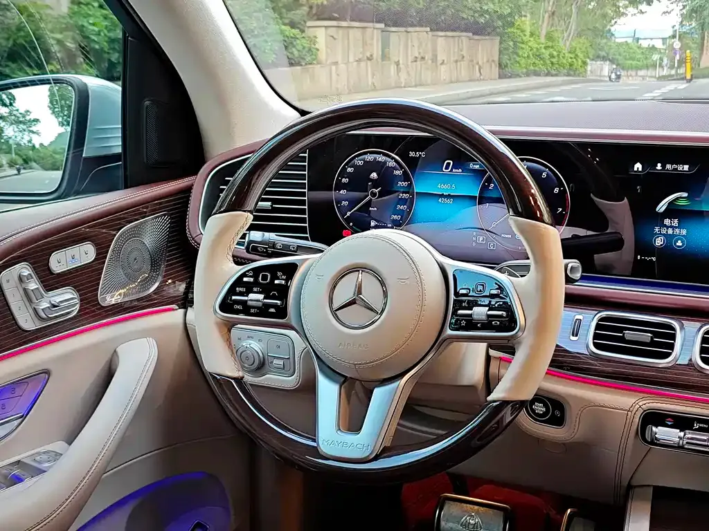 Mercedes-Benz GLS — фото 6