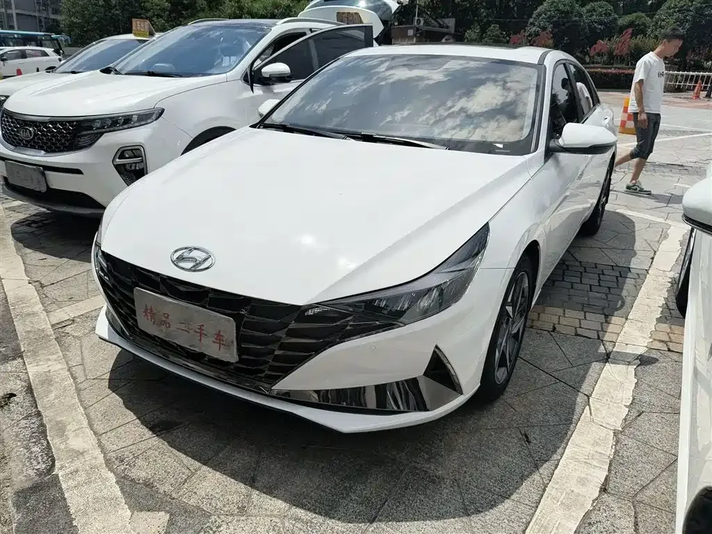 Hyundai Elantra — фото 7