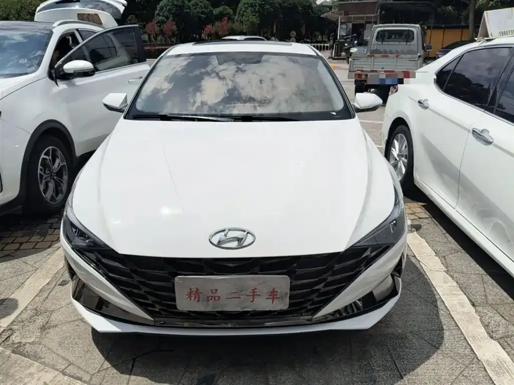 Hyundai Elantra — фото 4