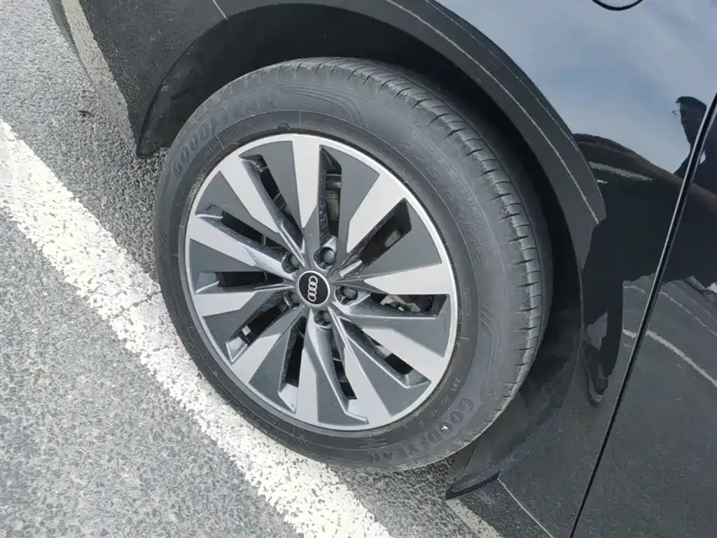 Audi A6L 2023 из CN, фото 10