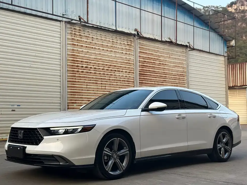 Honda Accord — фото 1