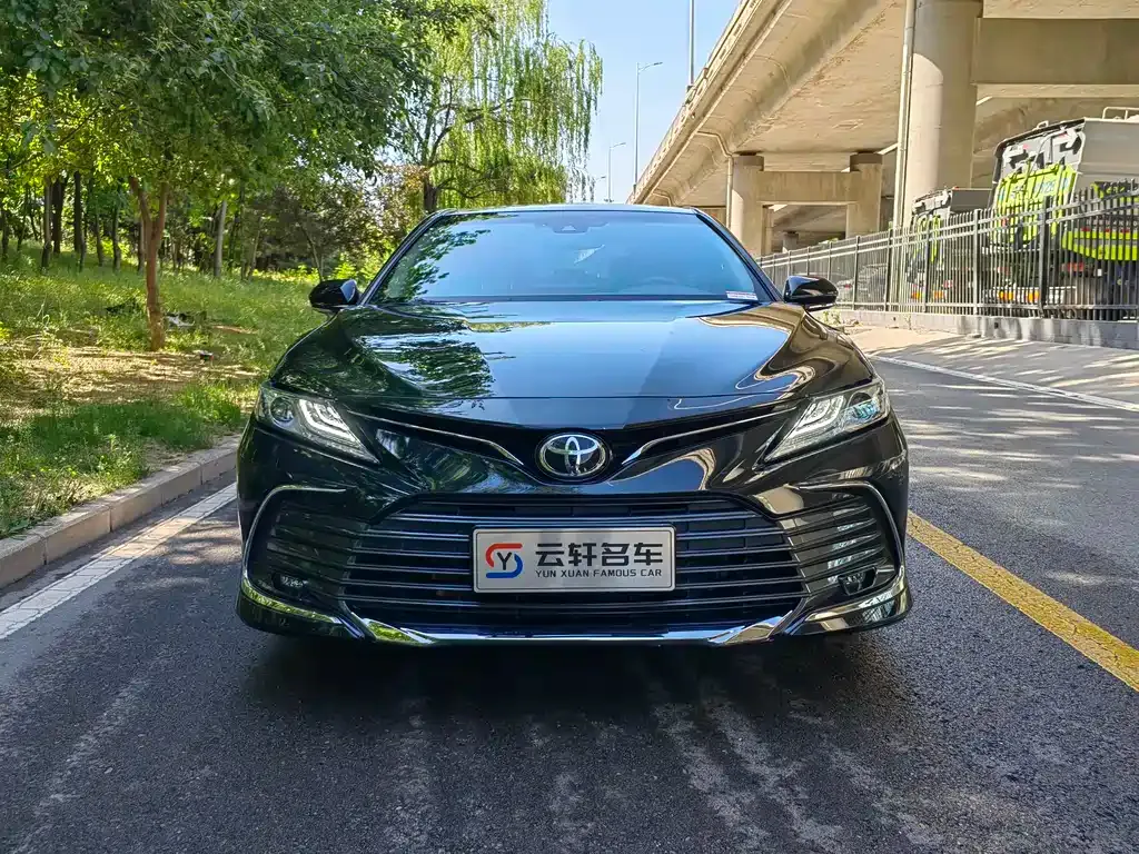 Toyota Camry — фото 8