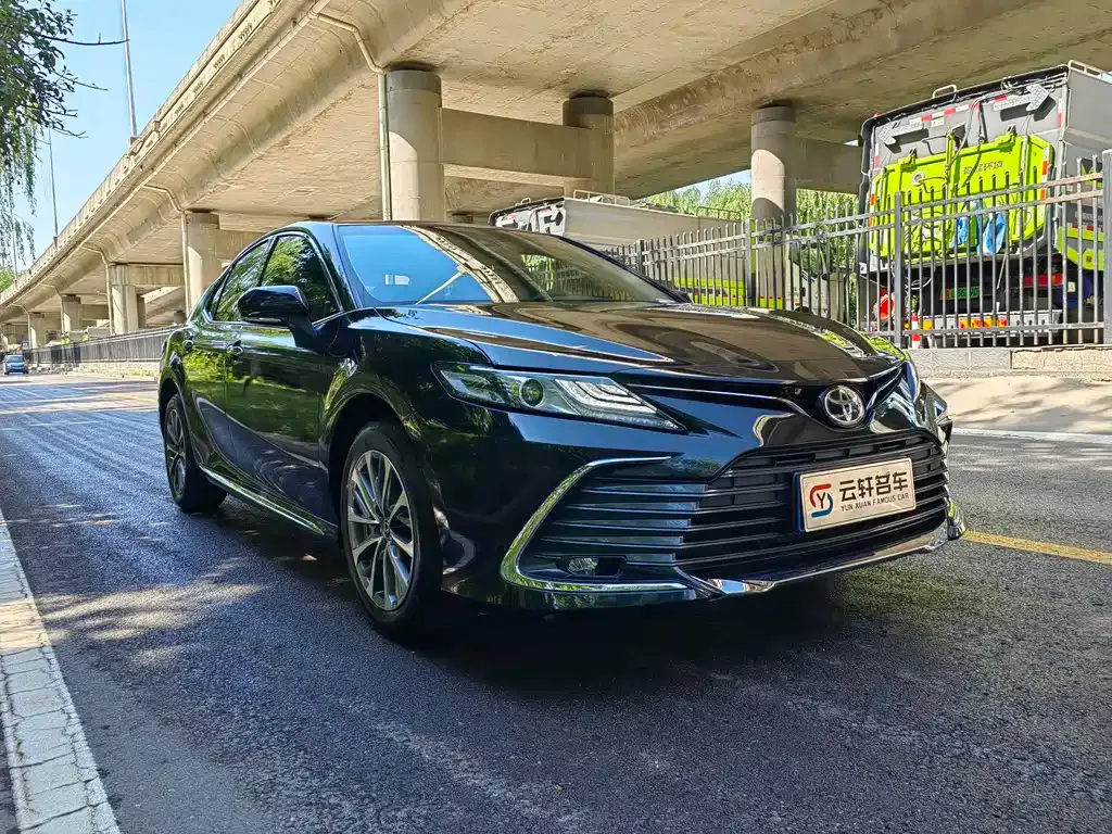 Toyota Camry — фото 9