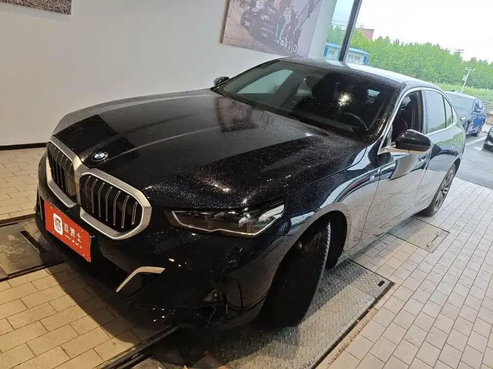 BMW 5 Series — фото 1