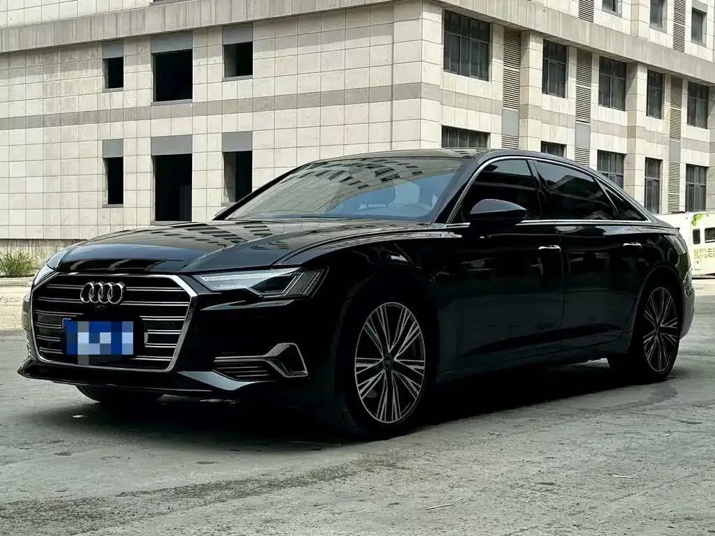 Audi A6L — фото 1