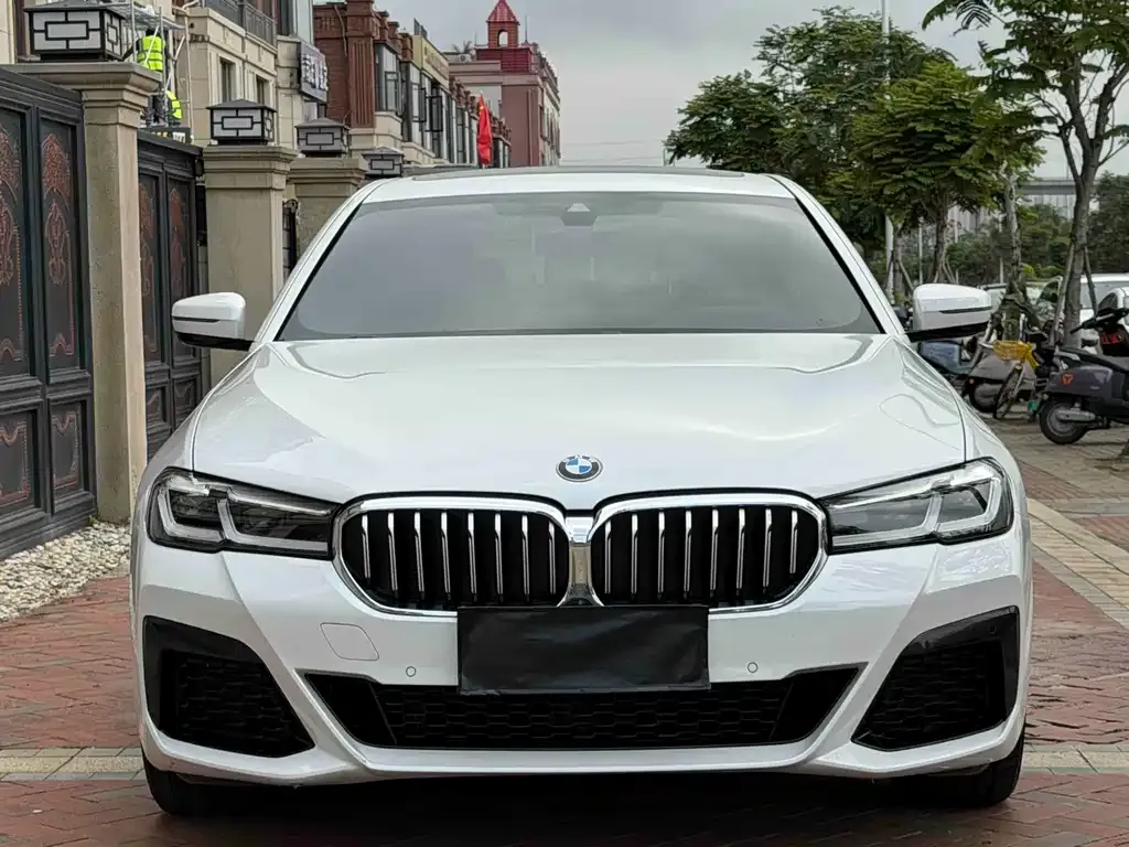 BMW 5 Series — фото 5