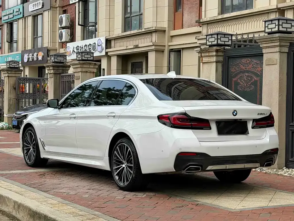 BMW 5 Series — фото 6
