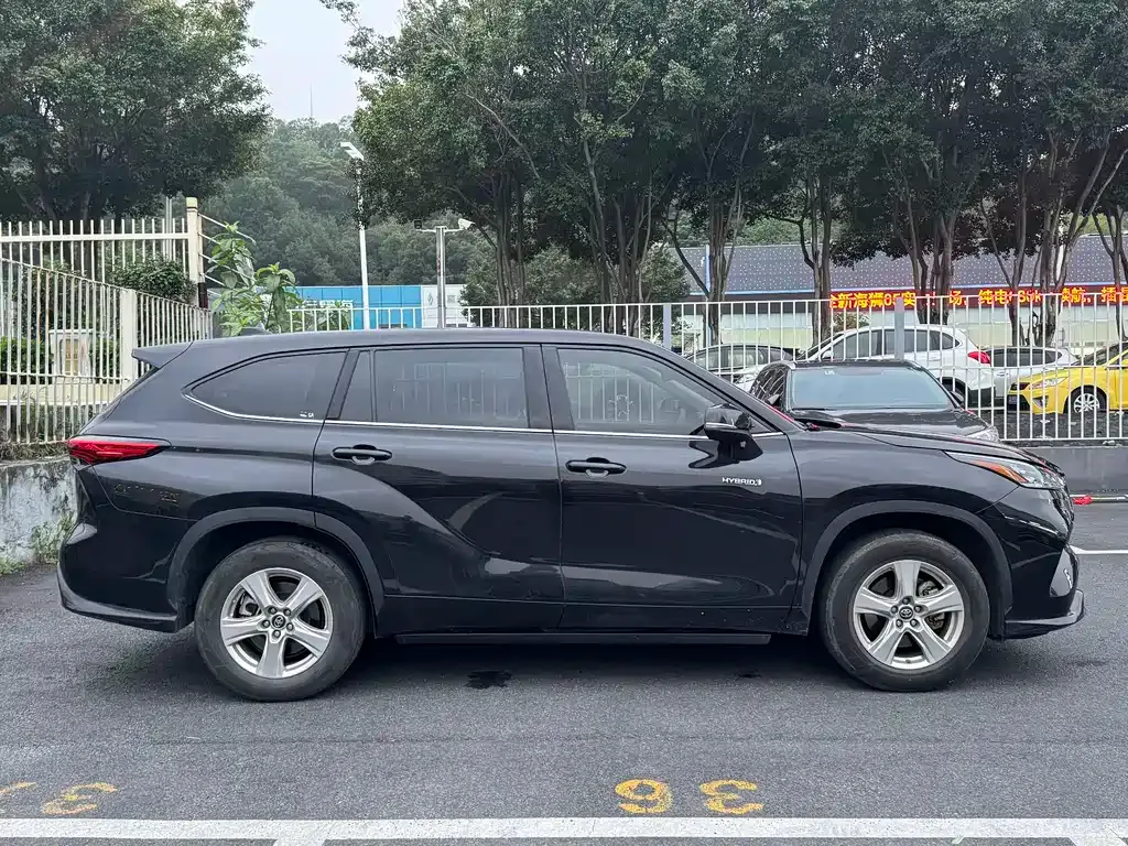 Toyota Highlander — фото 10