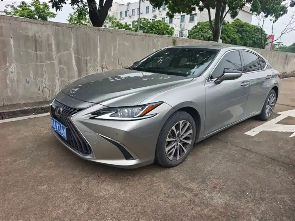 Lexus ES — фото 1