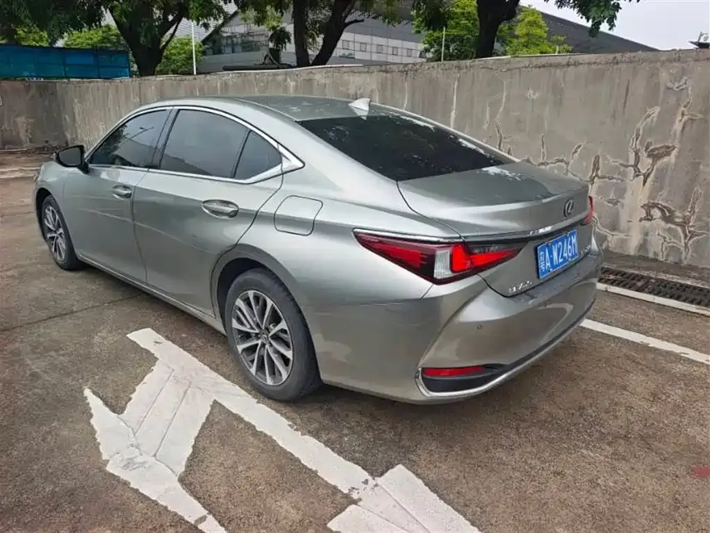 Lexus ES — фото 8