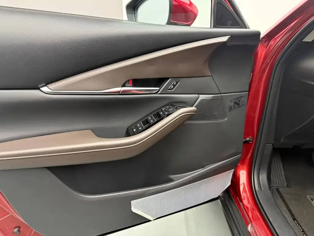 Mazda CX-30 — фото 10
